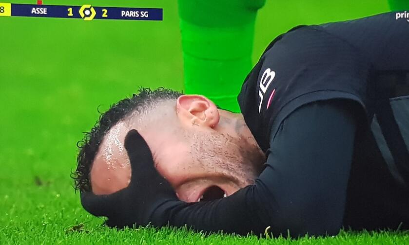 内马尔受伤是哪只脚,内马尔的脚伤