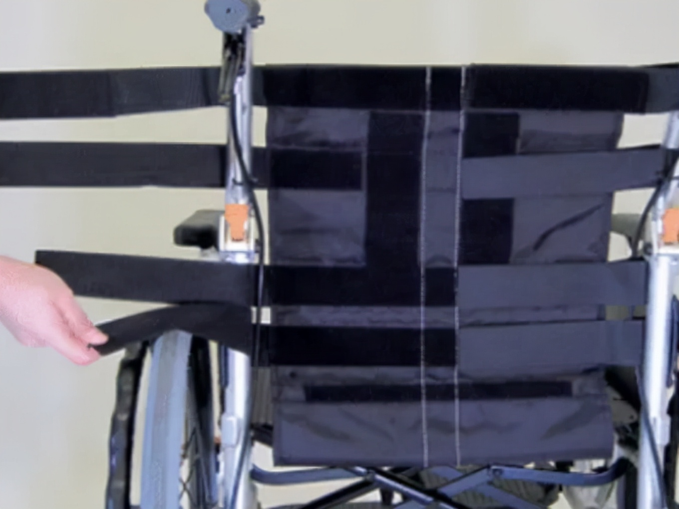 老年人专用轮椅怎么挑选,如何给老人挑选手动轮椅