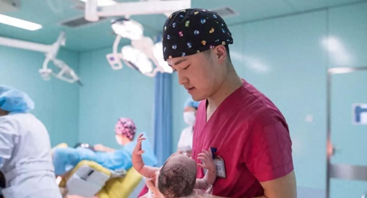 产妇哭诉生孩子产房外没有人,产妇发文控诉生孩子