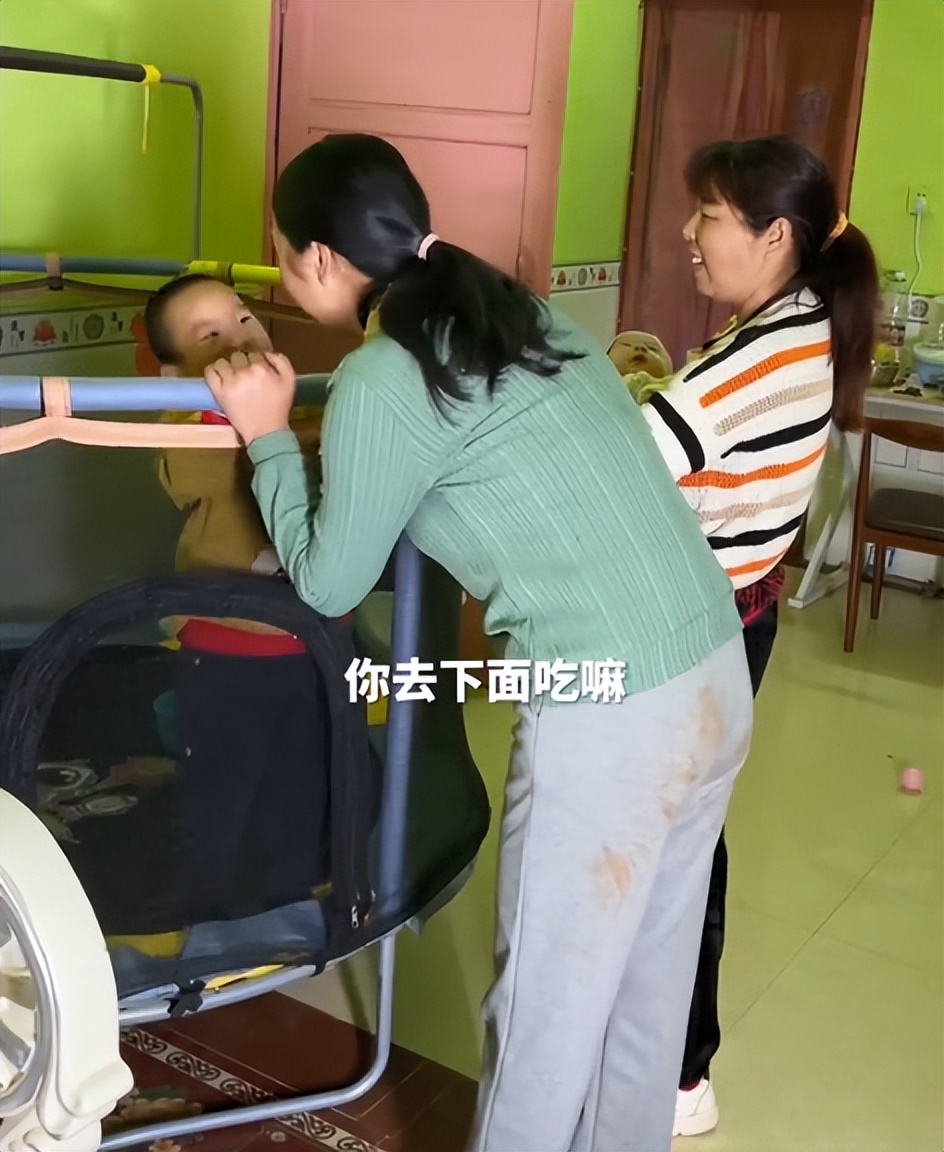 穿帮了!小春花穿衣不摘吊牌,被疑穿完就退货,网友:看你咋解释