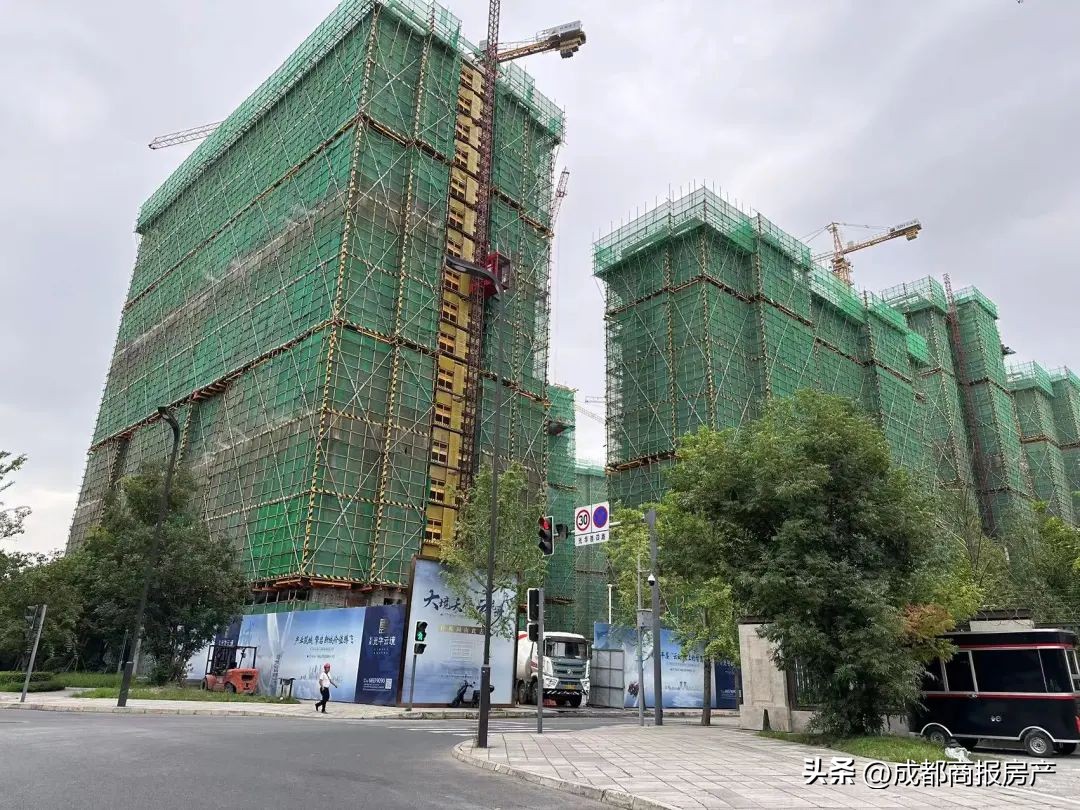 在“非顶流”的青羊新城，开发商主要“卷”什么？