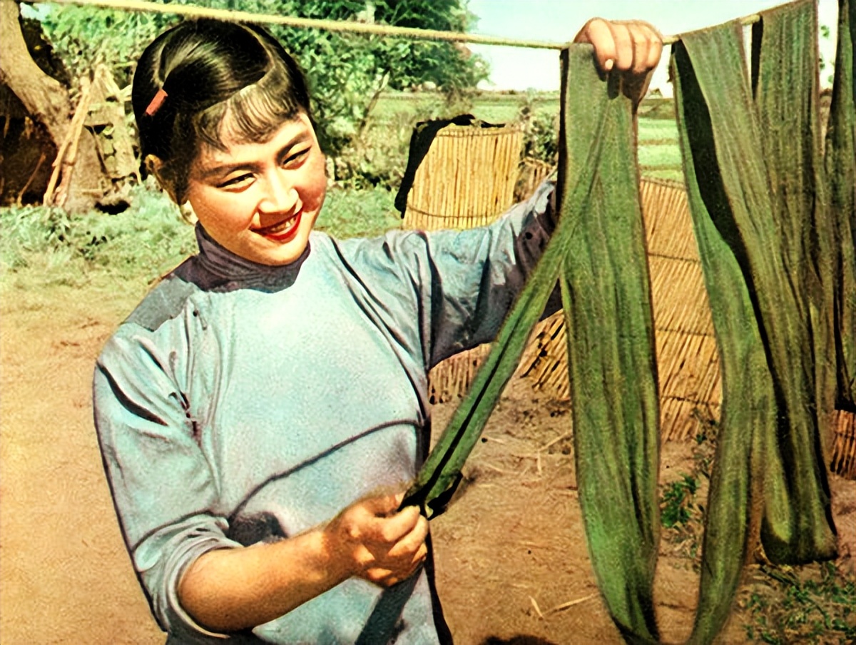 80年代一部爱情电影庐山恋,爱情经典电影庐山恋佳片欣赏