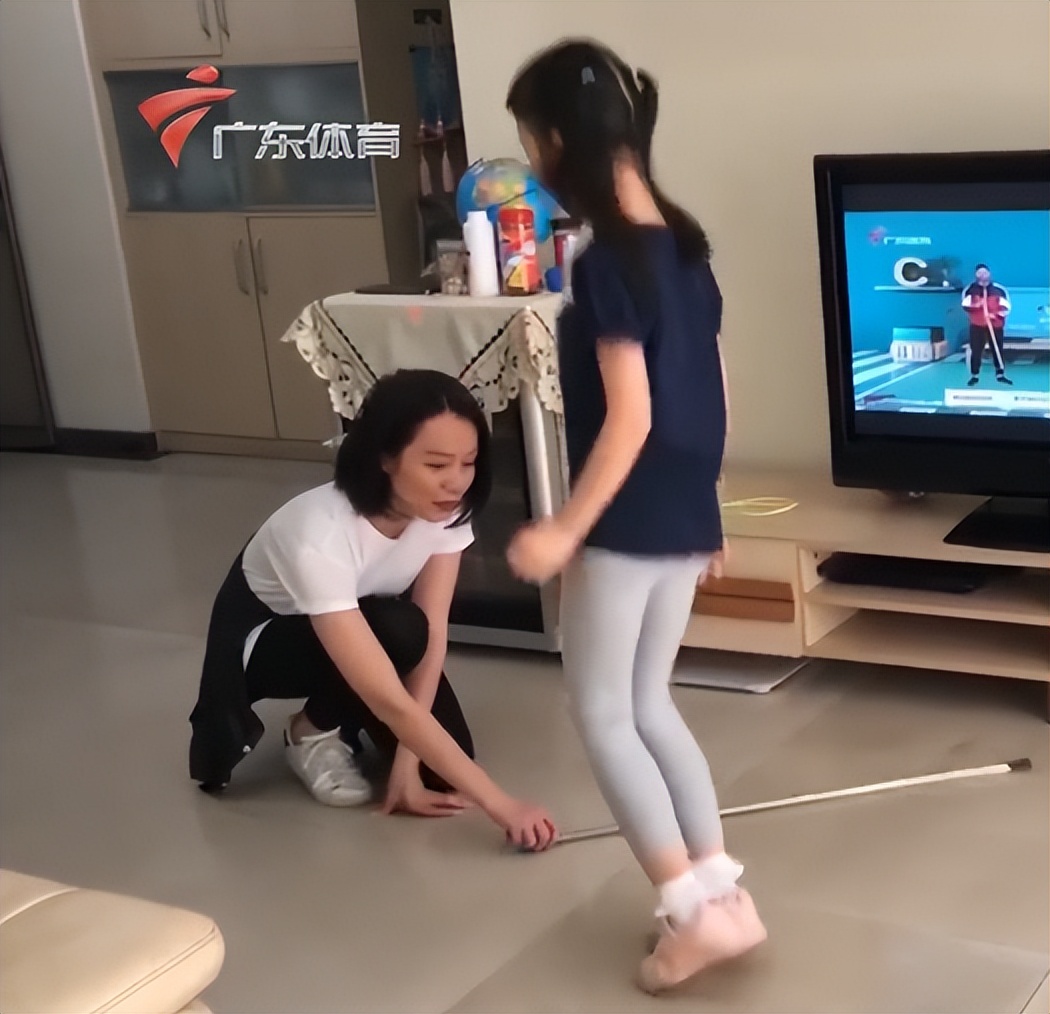 广东体育主持郑怡个人资料,广东体育台郑怡抖音