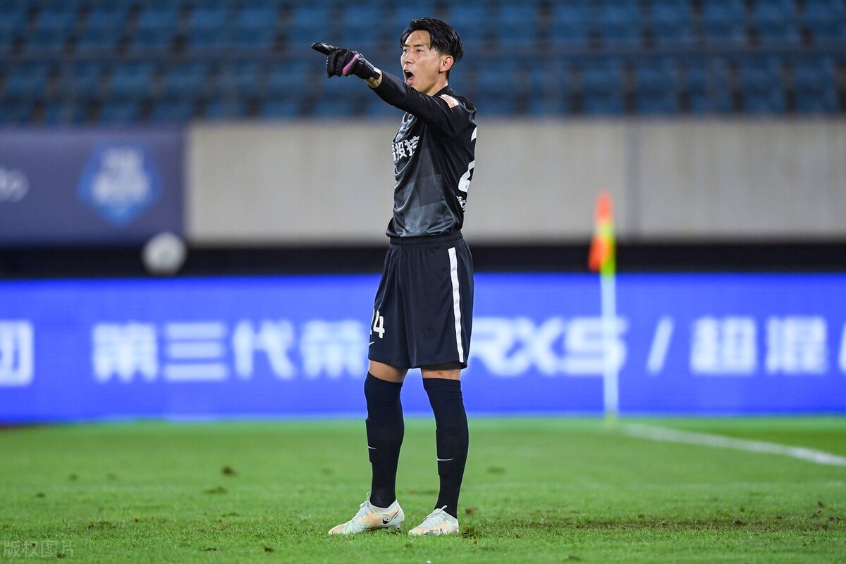 李铁隋东亮张效瑞比赛,张效瑞深圳佳兆业