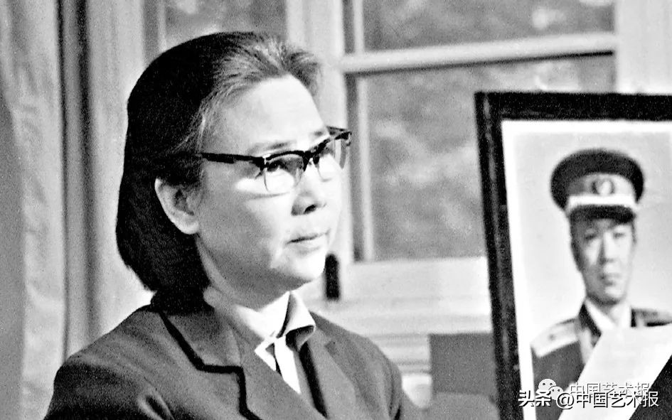 杩欎釜灞曡涓轰粈涔堜細闇囨捈浜哄績,杩欎釜灞曡鎵撶牬鑹烘湳鍜岀敓娲荤殑鐣岄檺