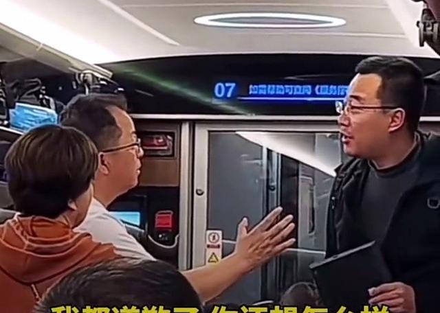 大妈碰掉小伙1万6电脑拒赔偿,河北大妈碰掉电脑后续