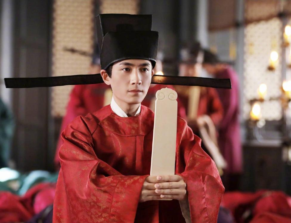 张俊为什么要跪在岳飞墓前,张俊和韩世忠谁厉害