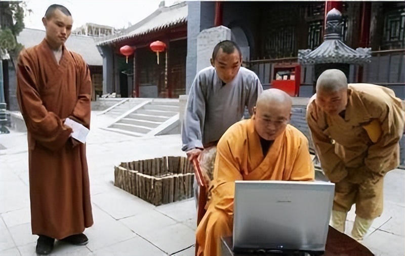 穿袈裟的老板释永信,穿袈裟的大佬