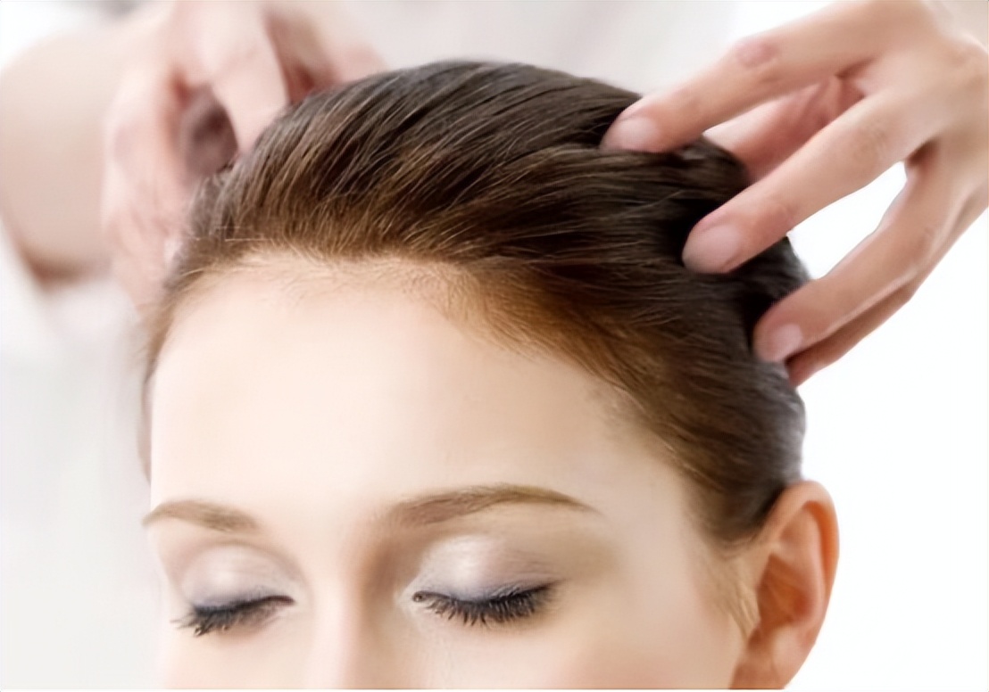 怎样治疗脱发掉头发最有效,掉头发怎么办教你一招永不脱发