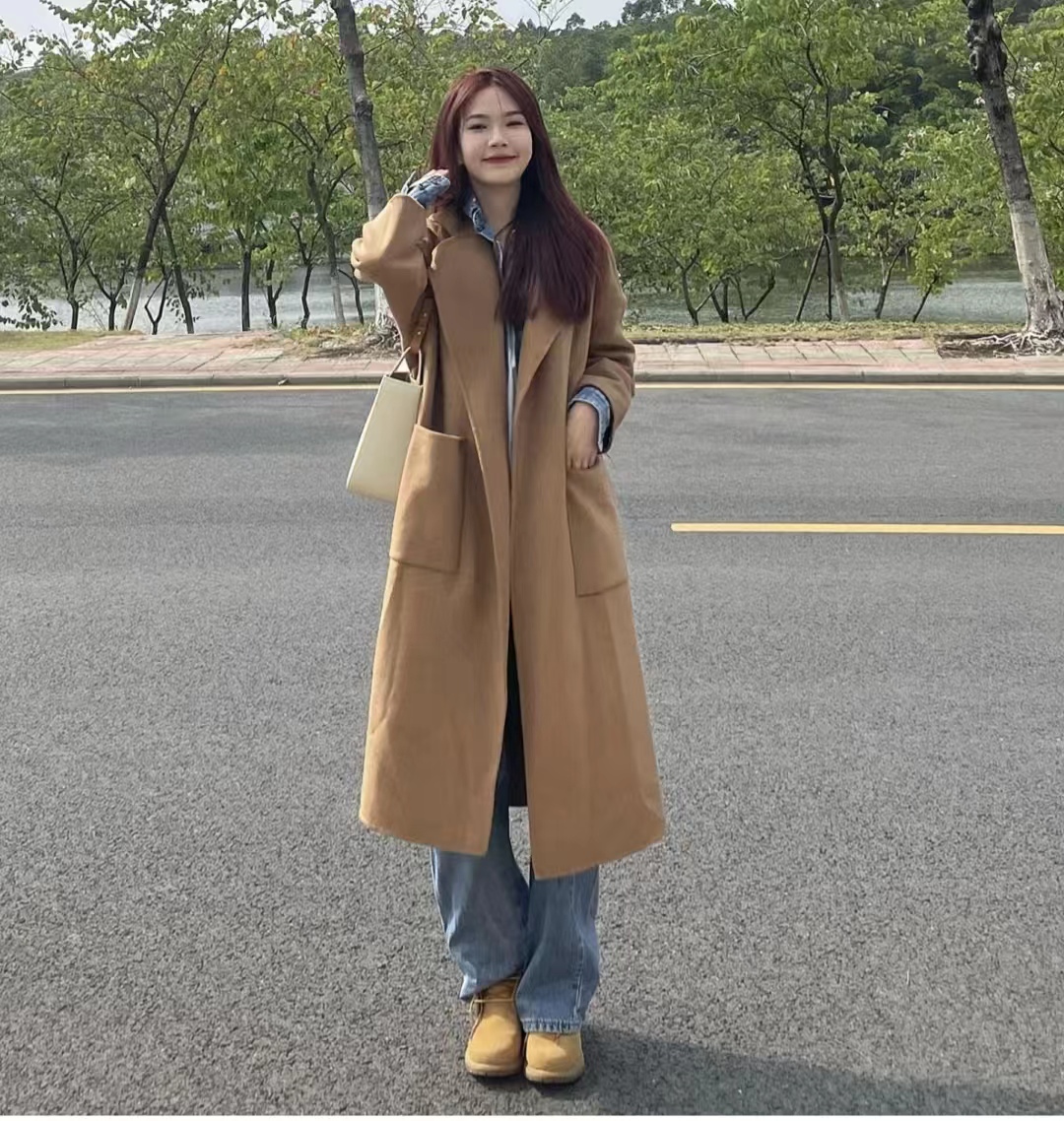 驼色大衣打底配什么颜色显高级,怎样选驼色大衣高级