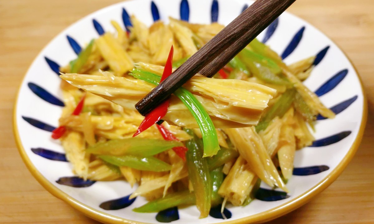 “失眠”最怕这2种菜，便宜又好吃，一周吃2次，天天一觉睡到天亮