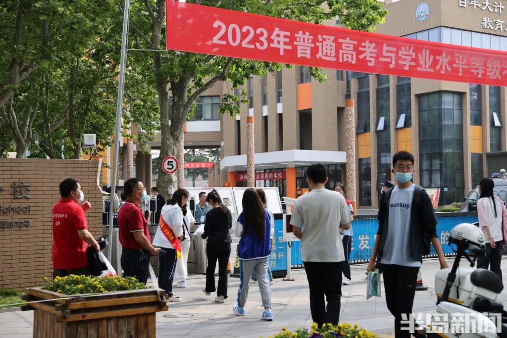 刚刚，青岛5万多勇士霸气走进战场！少年，此去何求？夺盛名、拔头筹、争魁首、独占鳌头！