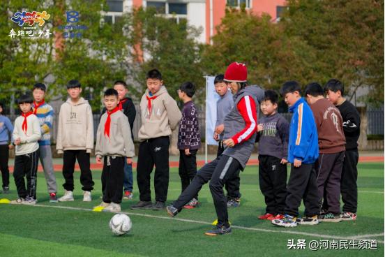 河南省体教融合“奔跑吧·少年”冠军来到濮阳市、许昌市襄城县、驻马店市的校园，给学生普及科学体育知识