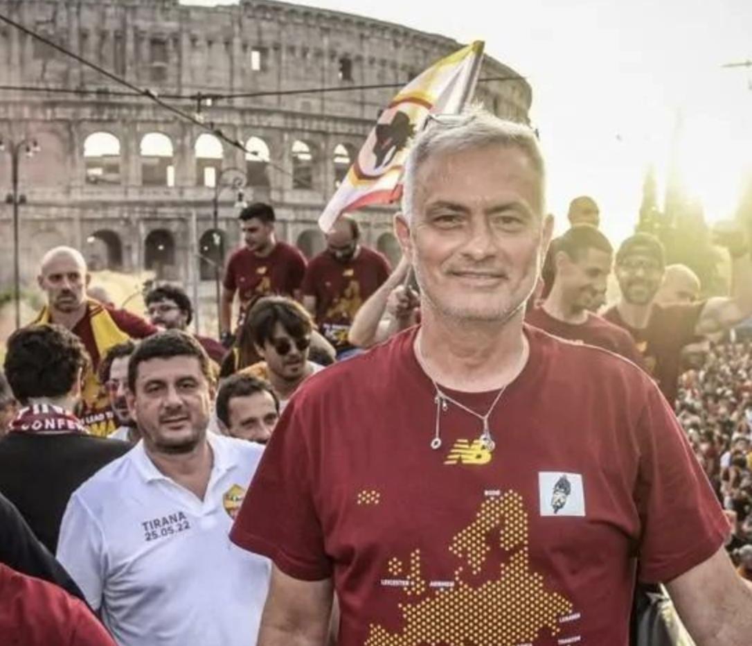 罗马勒沃库森球迷,罗马球迷欢呼