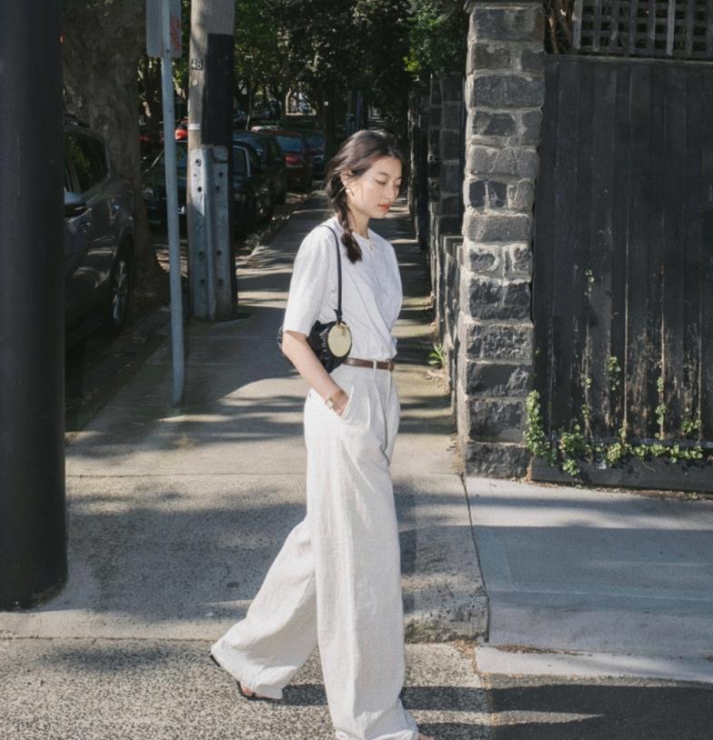 今年最流行的高级穿搭夏天,女士时髦穿搭45岁夏天