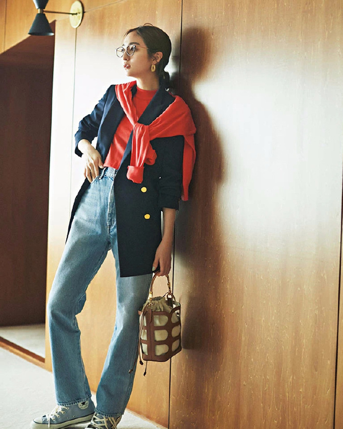 劝衣服别买太多,早春卫衣内搭衬衫