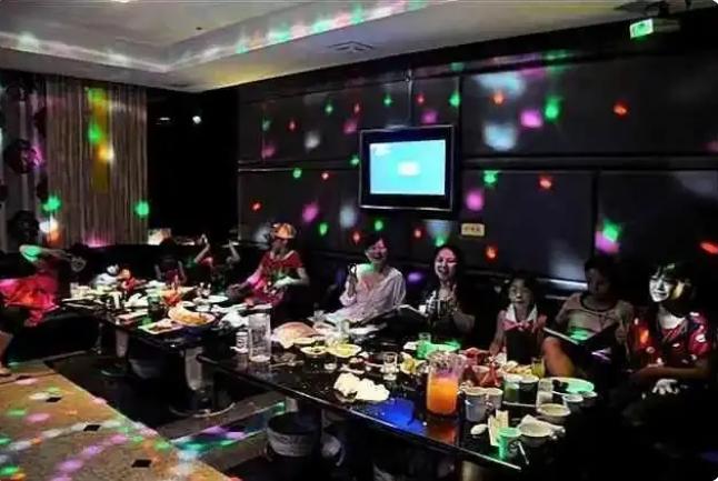 4名16岁男女火烧一女子*处私**，致其死亡，直言：我未成年，我怕啥