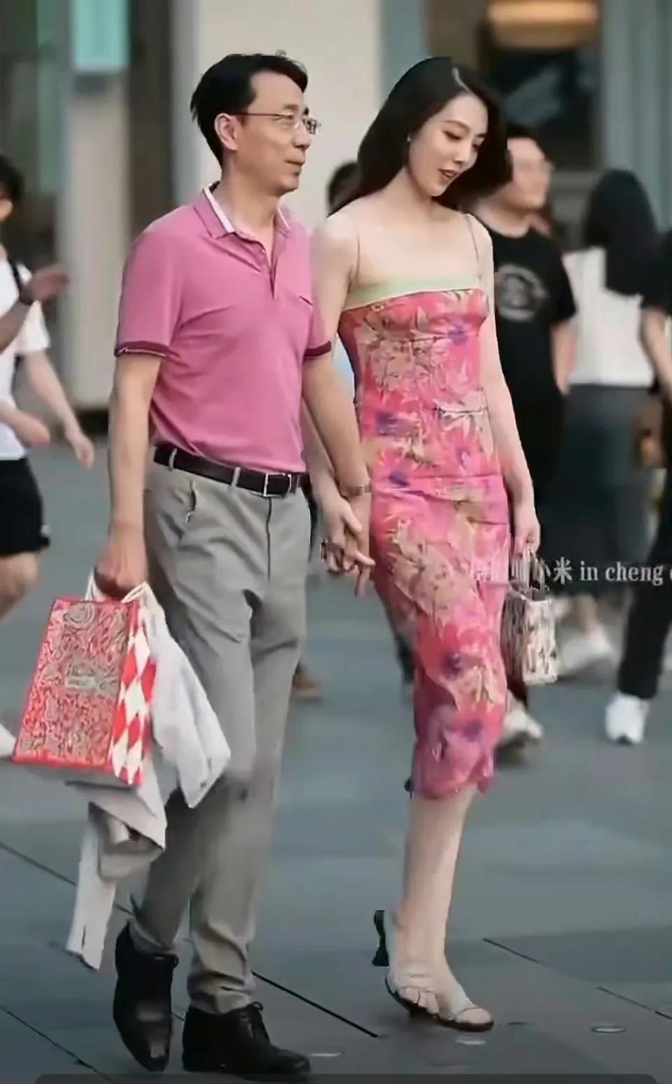 成都太古里模仿秀孕妇照,太古里街拍事件模仿秀