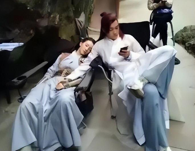 金晨被沈腾调侃,金晨穿衣吓坏沈腾