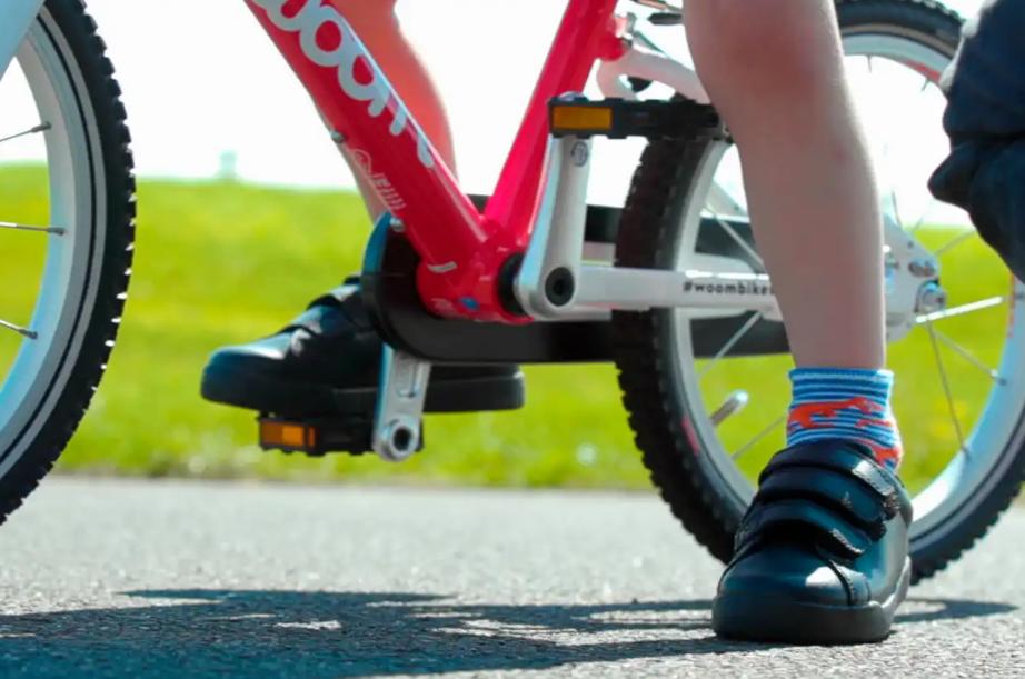 怎样教会孩子骑自行车,小孩如何快速学会骑自行车步骤