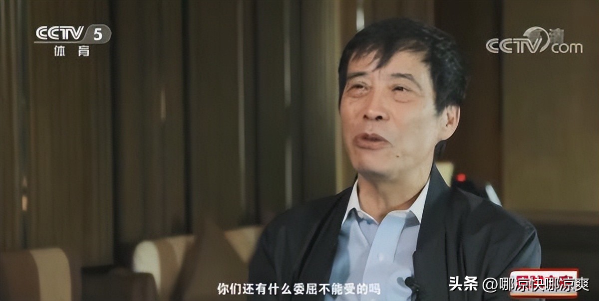 多拉多冲撞主裁染红,多拉多撞翻裁判完整