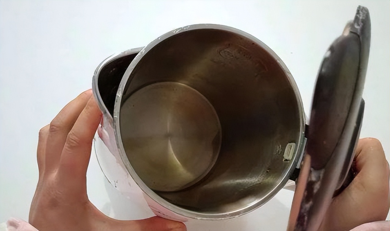 长期喝电热水壶烧的水有什么危害,喝电热水壶烧的水对身体危害多少