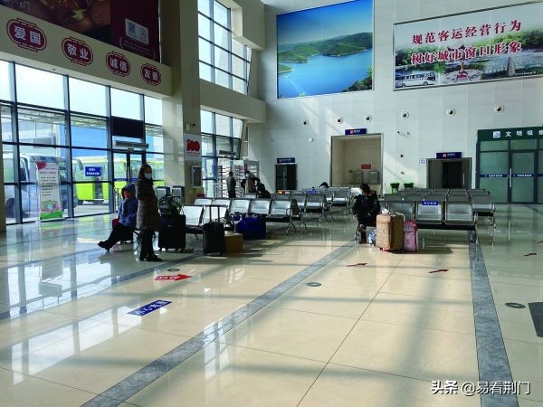 春运首日，荆门公路铁路客运量平稳