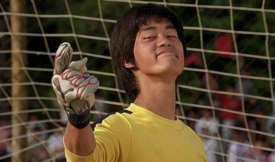 陈国坤：被周星驰雪藏，8年仅拍2部戏，成名后跪在李小龙墓前痛哭