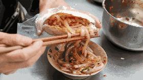 南充锅盔灌凉粉多少钱一个,南充最正宗锅盔夹凉粉李家镇