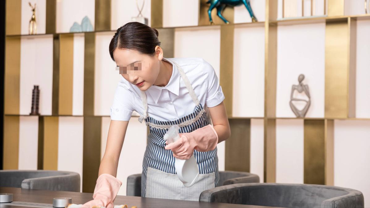 北京一女子为满足丈夫欲望，帮其性侵保姆，称：3人一起生活多美