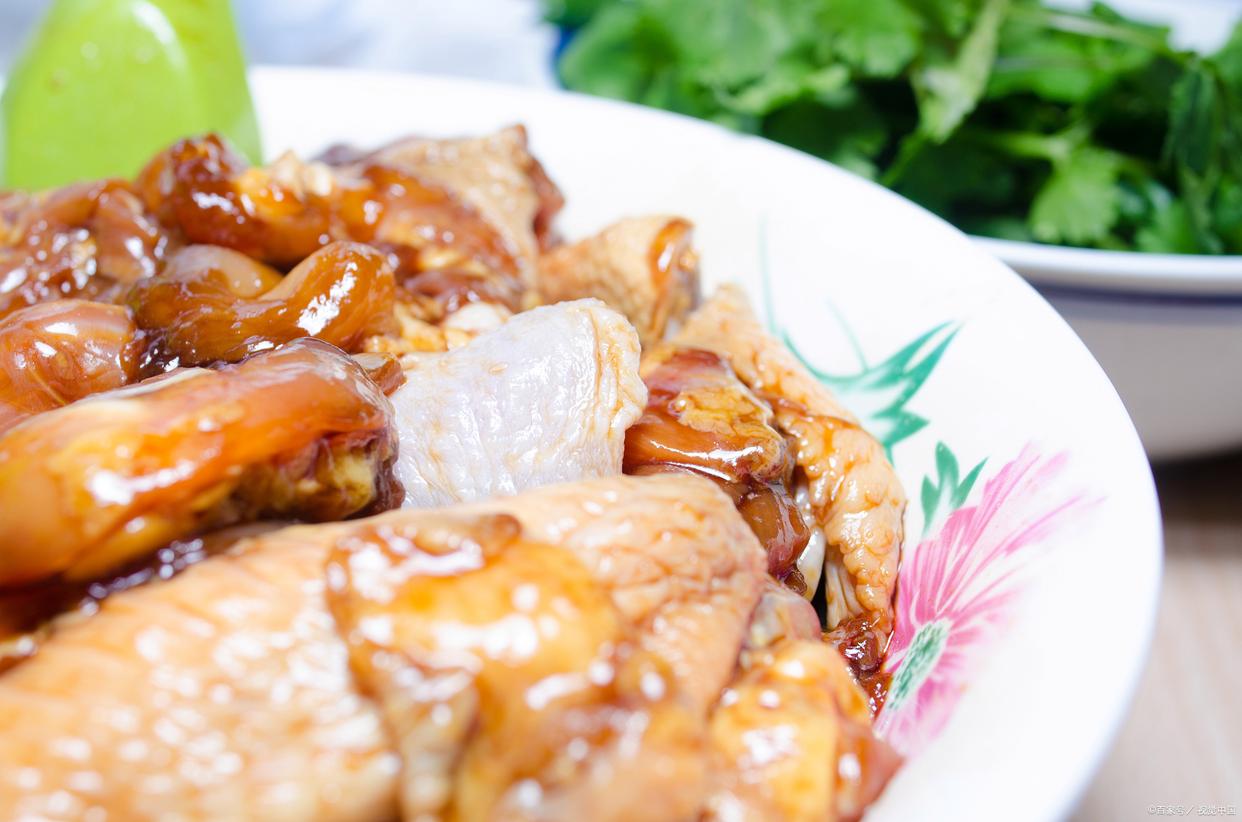 中国四大烧鸡，烧鸡中的“战斗机”，酥香软烂入味，你吃过几种？