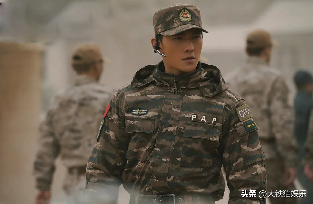 “荧幕女兵”的消亡史:蛇精脸、大浓妆,求你们别再*辱侮**战士了