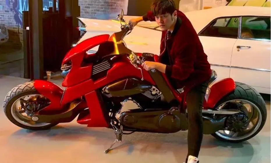 明星私下骑摩托,哪个明星最爱骑摩托车