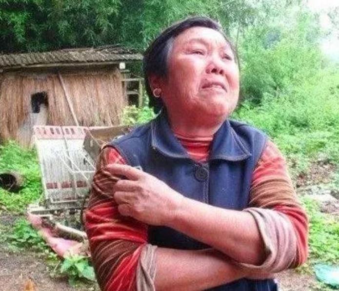 男子手长满树疙瘩是什么病,男子手长满树疙瘩手术了吗