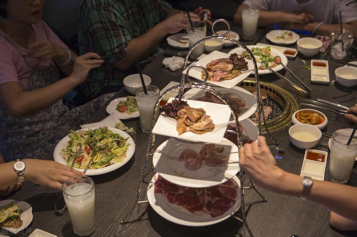 吃坏肚子假期全毁！12个旅行饮食忠告要记得