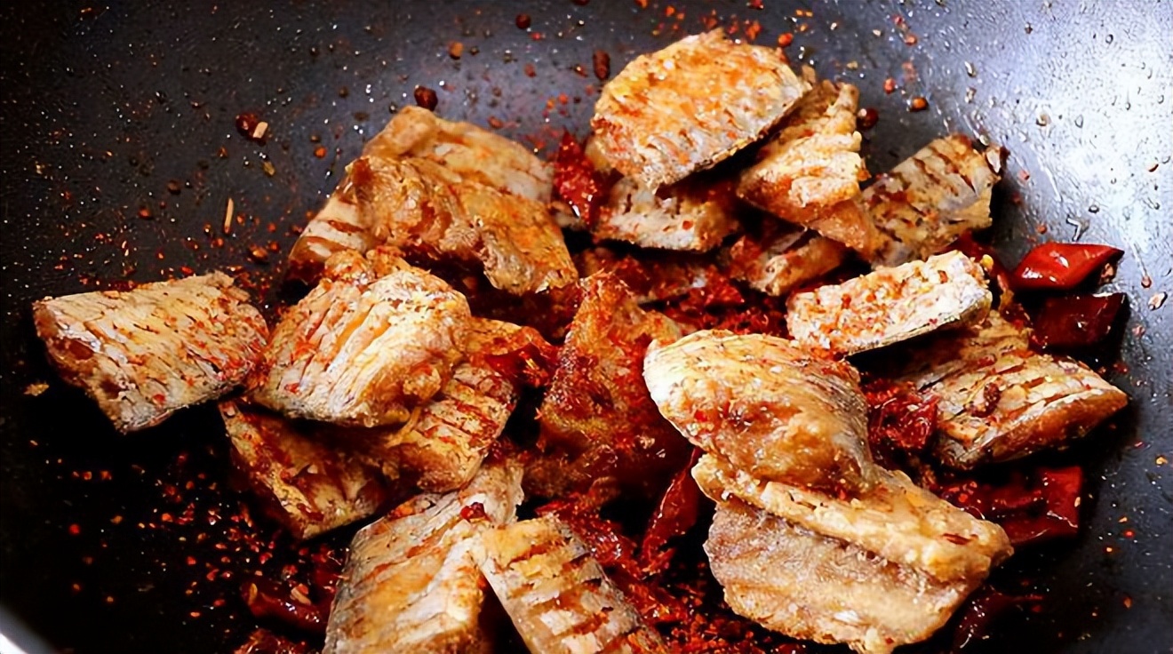 买带鱼大眼睛的好还是小眼睛的好,带鱼买大眼睛还是买小眼睛的