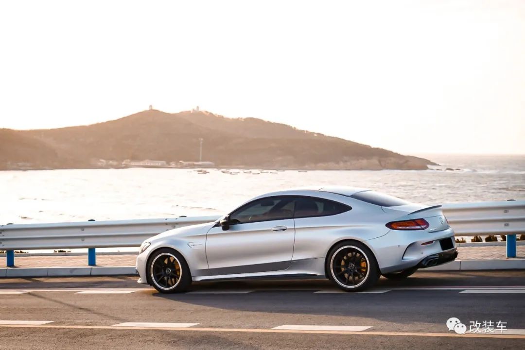 奔驰amgc63与c63s的区别,奔驰amgc63s四门和c63的区别