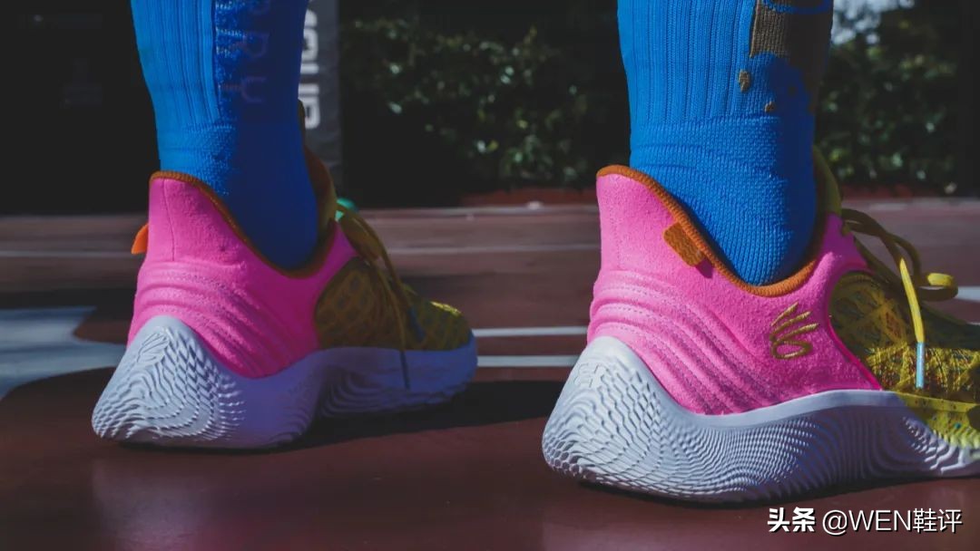 突破强的后卫鞋,库里穿库里9