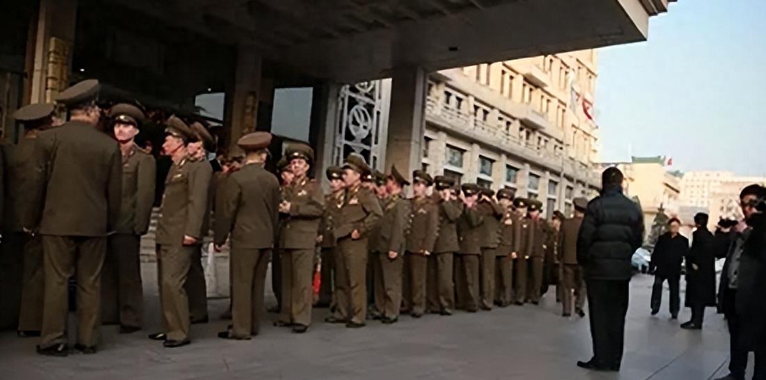 朝鲜“人体*弹炸**”袁正华拖累百余军官被判5年有期徒刑