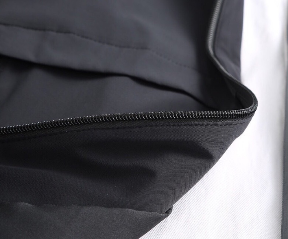 巴宝莉新式“男装外套”惊艳亮相！上身舒适帅气，经典魅力显年轻