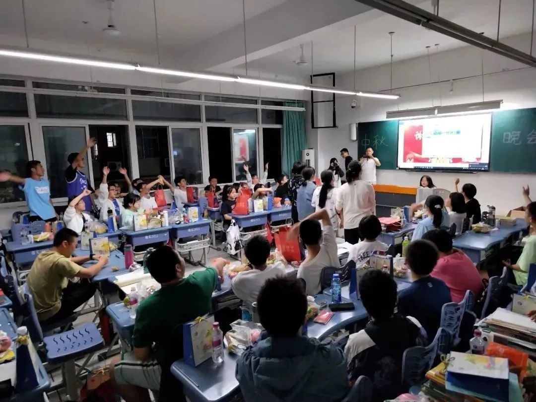 鐩涗笘鍗庤癁鐮ョ牶鍓嶈,鐩涗笘涓崕鐮ョ牶鍓嶈