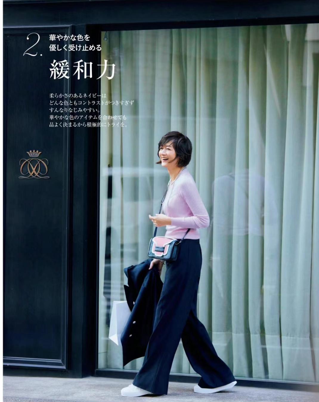 女人上了年纪少穿黑白灰,女人过了40岁就不要穿黑白灰