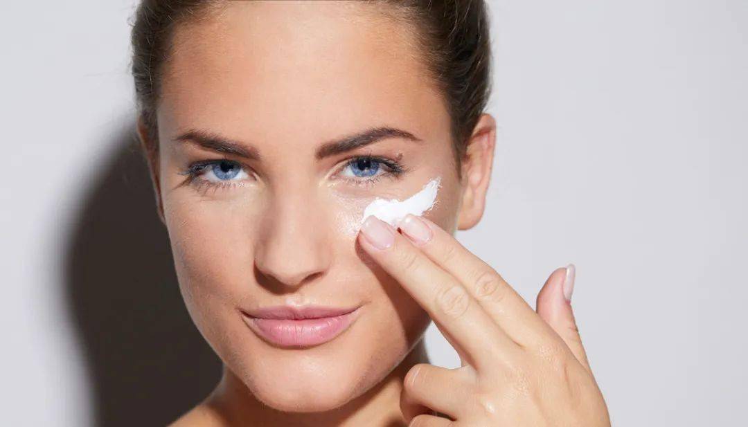 防晒被曝光,为什么防晒越涂越黑