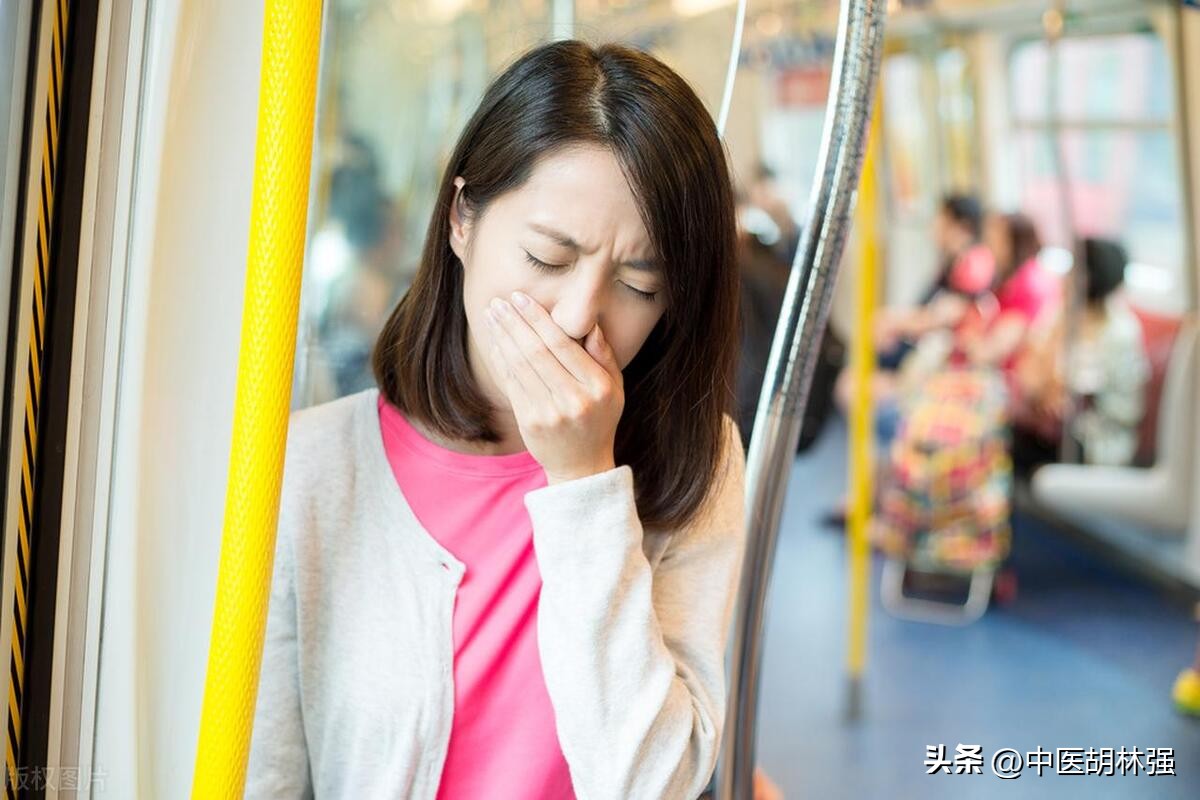 湿气重身体燥热怎么调理,夏季湿气重的中医治疗方法