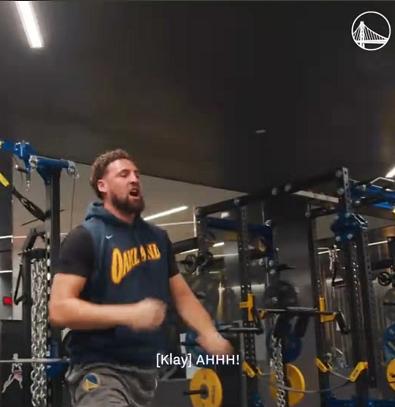 勇士队内气氛融洽,勇士更衣室庆祝克莱