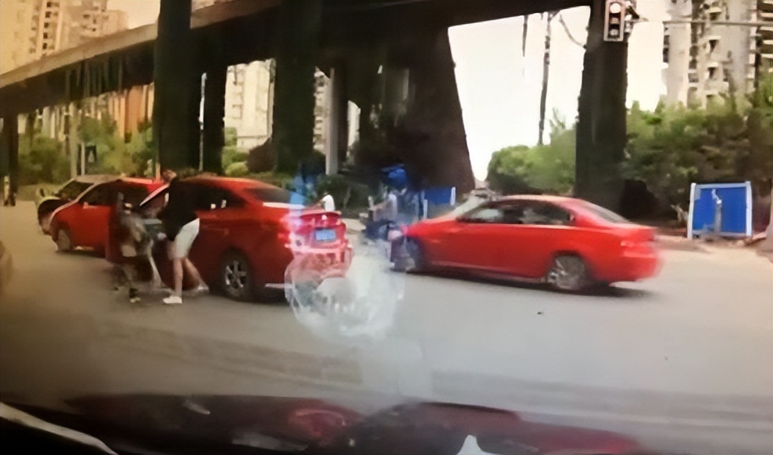 韩国梨泰院*踏事踩**件，154人遇难：别怕落伍错过一场热闹