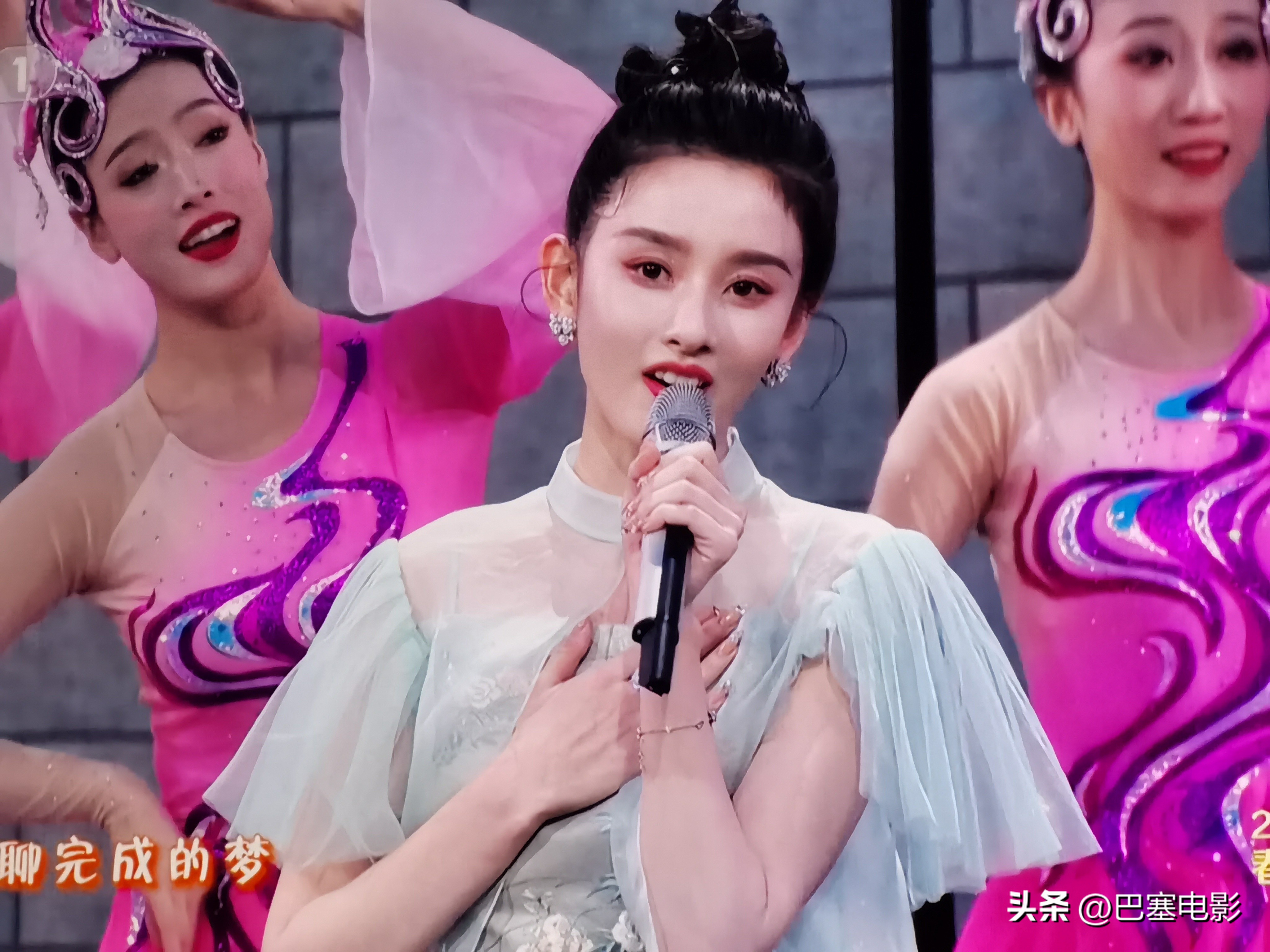 兔年春晚撒贝宁节目,春晚撒贝宁高跟鞋