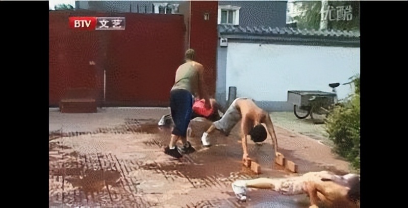 代言螺蛳粉的男星,卖螺蛳粉网红男扮女装好几个人