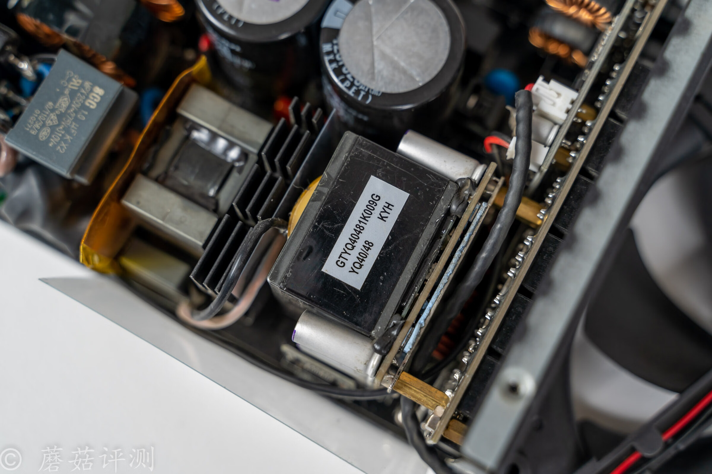 艾湃电竞750w全模组电源安装视频,美商艾湃电竞电源拆解