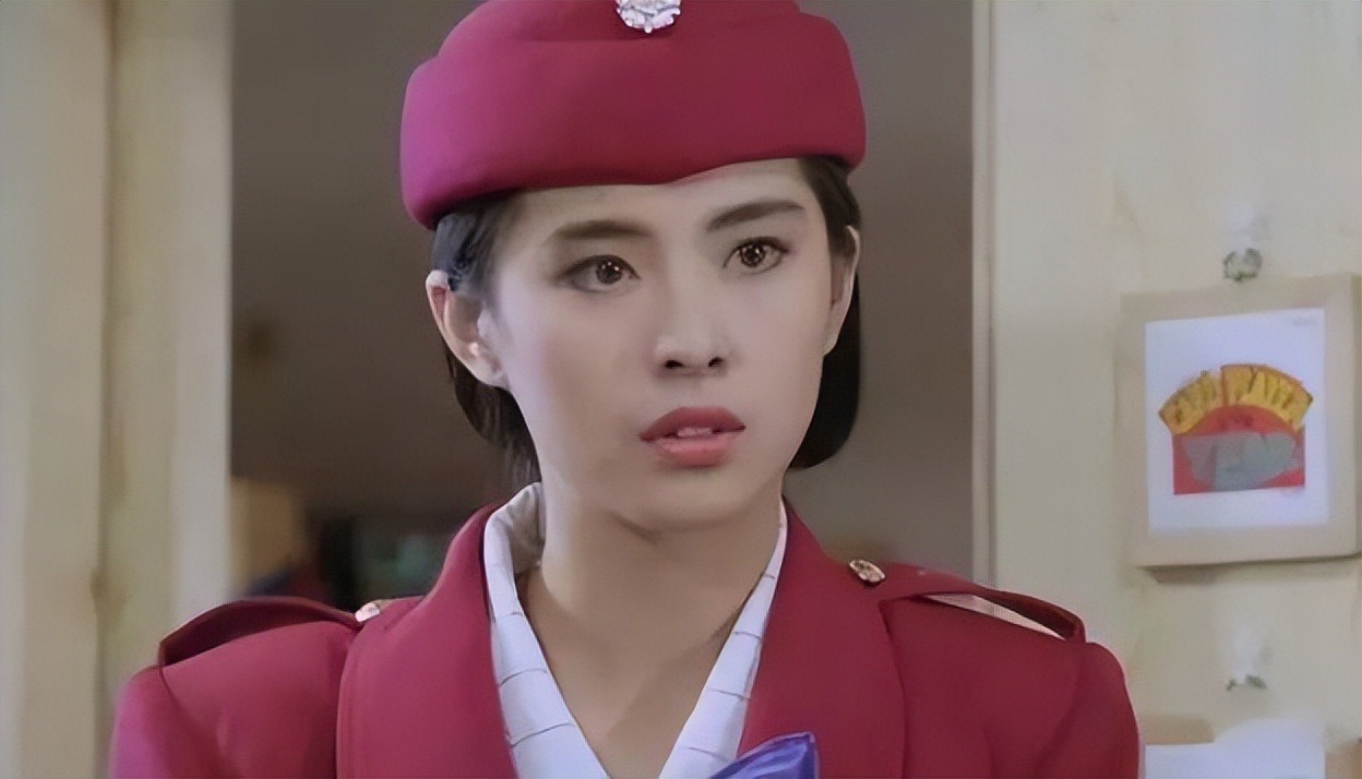 垫屁垫，烤瓷牙，戴美瞳：这些女明星的修修补补，看得人眼花缭乱